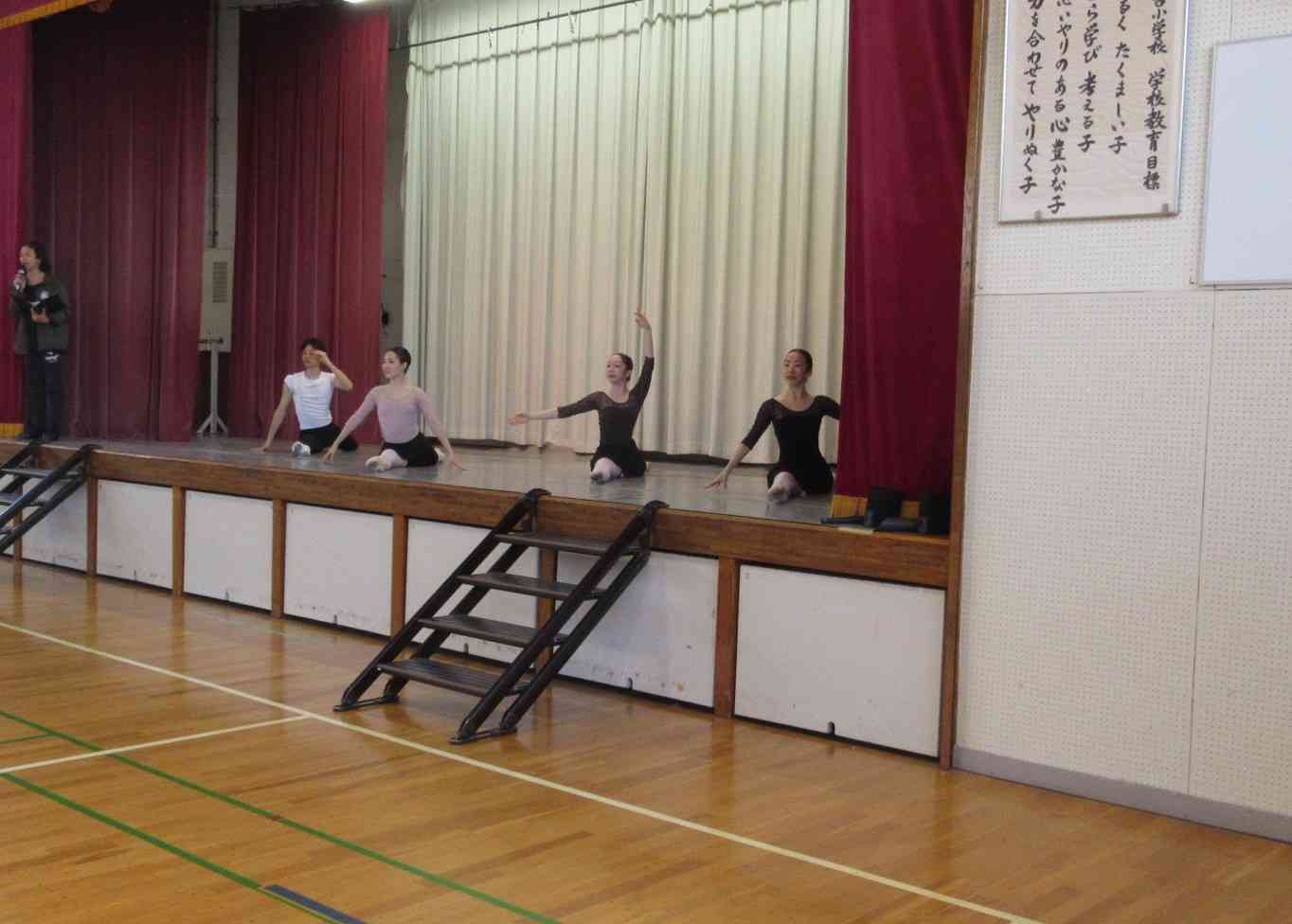 ４