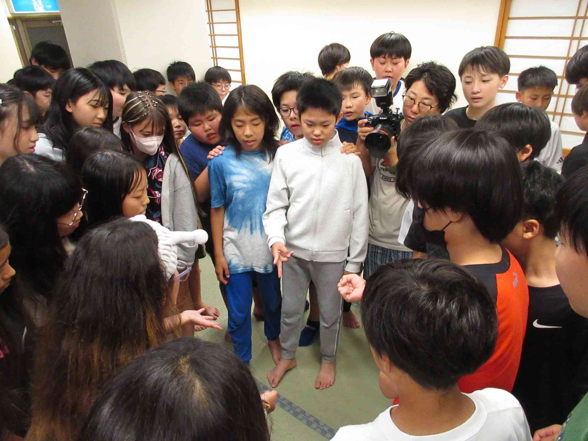③